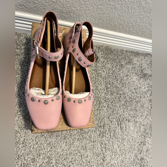 Free People Mystic Mary Jane Flat
Size 36 - Picture 3 of 8